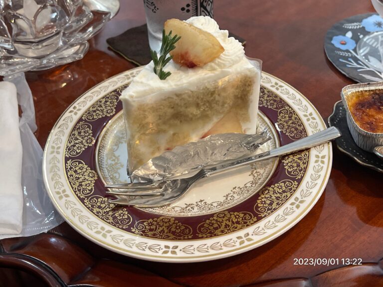pastane蓮蓮　桃のショートケーキ